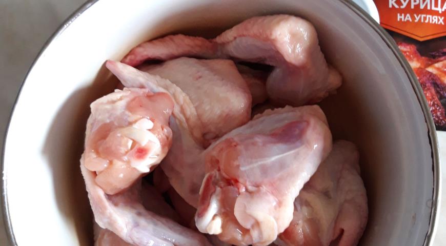 Фото приготовления рецепта: Куриные крылышки в оригинальном маринаде , шаг №1