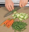 Фото приготовления рецепта: Лапша с летними овощами, шаг №1