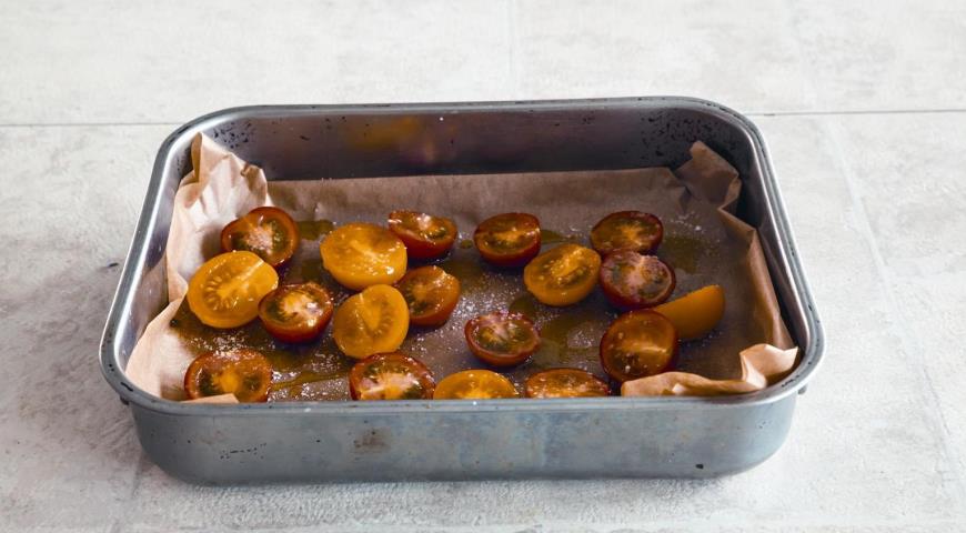 Фото приготовления рецепта: Паста с песто из миндаля и помидоров конфи, шаг №1