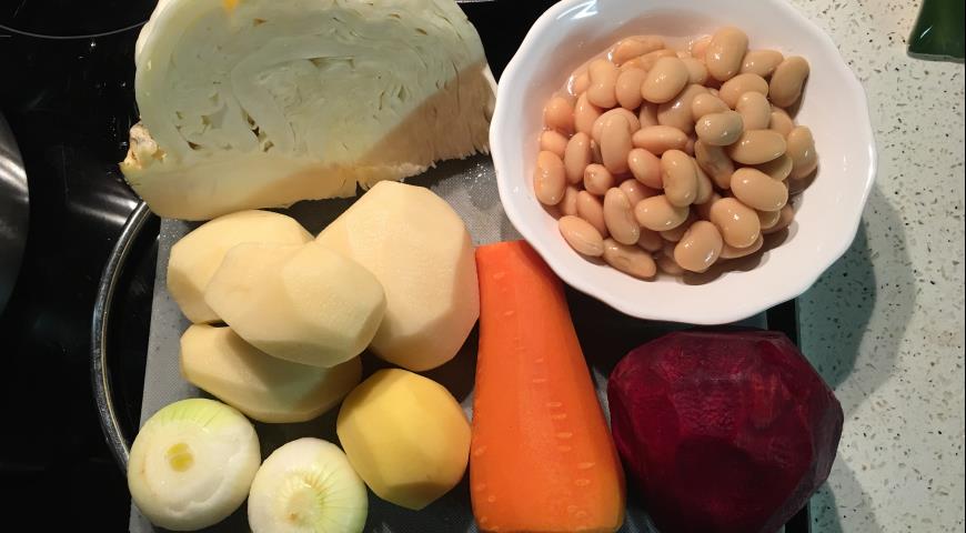 Подготовить и нарезать все овощи для приготовления борща