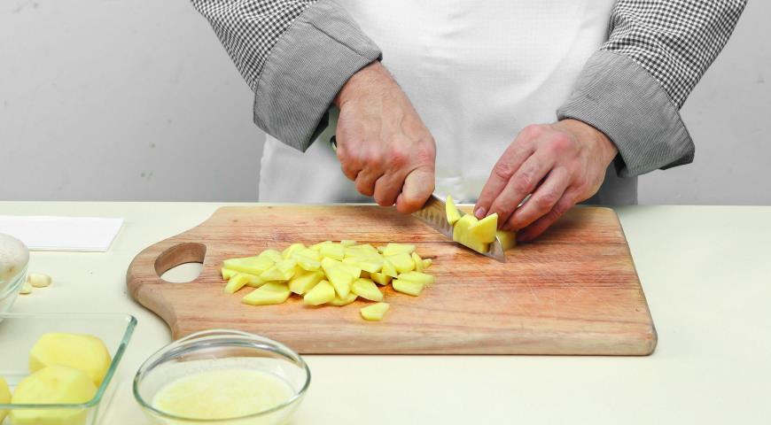 Фото приготовления рецепта: Рагу из шампиньонов с картофелем, шаг №1