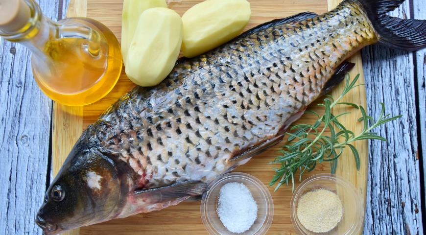 Фото приготовления рецепта: Рыба запеченная с картофелем, шаг №1