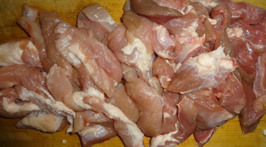 Фото приготовления рецепта:  Свинина, тушённая в томатном соусе, шаг №1