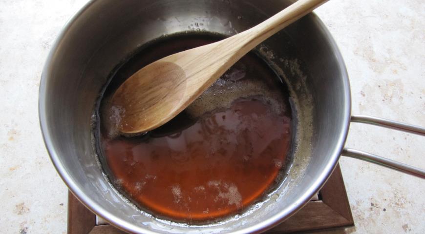 Сварить сироп для добавления в кашу