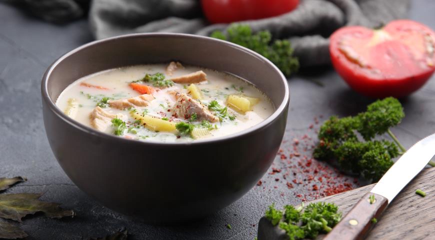 Фото приготовления рецепта: Сливочный суп с сёмгой, шаг №6