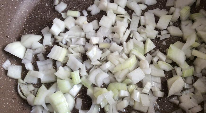 Фото приготовления рецепта: Традиционный пирог с капустой (маленький), шаг №1