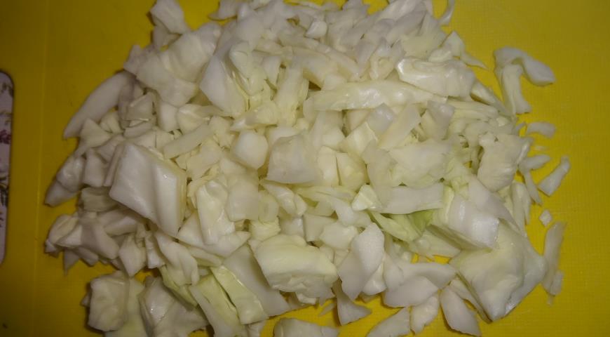 Фото приготовления рецепта: Фруктово-овощной салат с пикантной заправкой, шаг №1