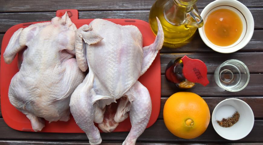 Фото приготовления рецепта: Цыплята с апельсинами и клюквой, шаг №1