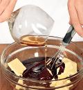 Фото приготовления рецепта: Тисайский пирог с вишней, шаг №4