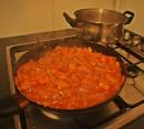 Затем добавляем к луку с морковью лечо, кетчуп для спагетти и томатную пасту