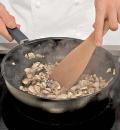 Фото приготовления рецепта: Крокеты из макарон с грибами, шаг №2