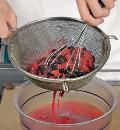 Фото приготовления рецепта: Кисель из смородины и малины, шаг №3