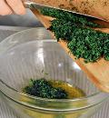 Фото приготовления рецепта: Огуречный салат с медовой заправкой, шаг №3