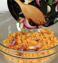 Фото приготовления рецепта: Салат из розовой чечевицы, огурцов и сельдерея, шаг №4