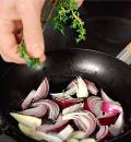 Фото приготовления рецепта: Салат из розовой чечевицы, огурцов и сельдерея, шаг №3