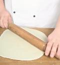 Фото приготовления рецепта: Пирог с козьим сыром , шаг №4