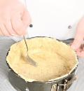 Фото приготовления рецепта: Заливной пирог с вишней, шаг №5