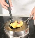 Фото приготовления рецепта: Пирог с нектаринами в духовке, шаг №5