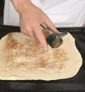 Фото приготовления рецепта: Критский пирог с рисом, шаг №4