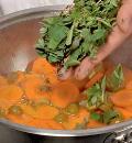 Фото приготовления рецепта: Морковь по-провански, шаг №2