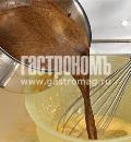 Фото приготовления рецепта: Кофе с яйцом, шаг №2