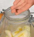 Фото приготовления рецепта: Яблочный компот из свежих яблок, шаг №5