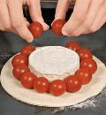 Фото приготовления рецепта: Пирог с помидорами и сыром бри, шаг №2