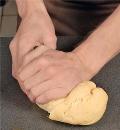 Фото приготовления рецепта: Пирог с картофелем и грибами, шаг №3