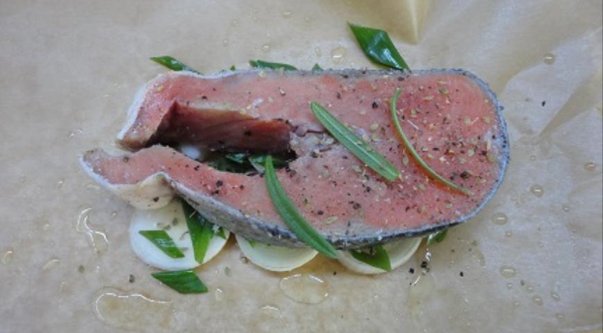 Фото приготовления рецепта: Рыба, запеченная с овощами, шаг №2