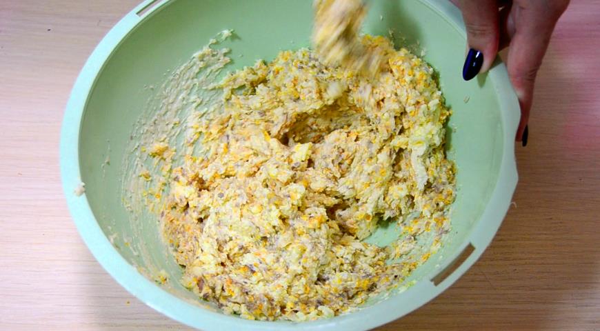 Фото приготовления рецепта: Селедочное масло с плавленым сыром, шаг №3