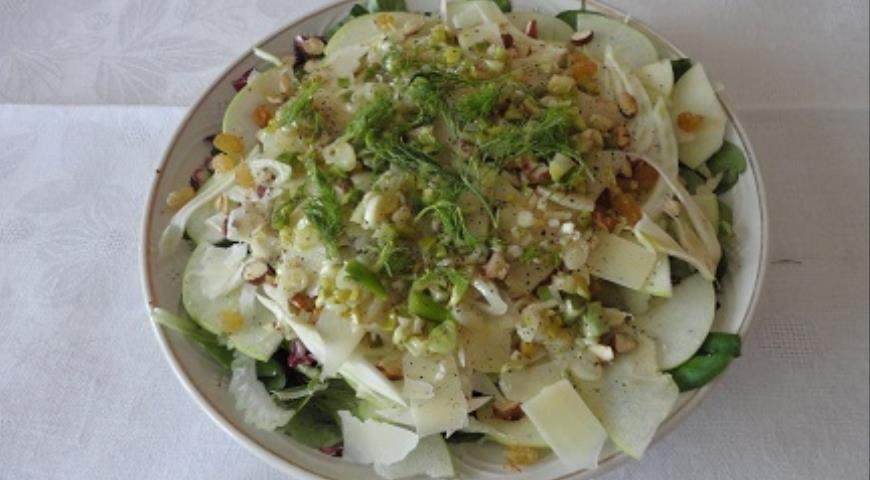 Фото приготовления рецепта: Зеленый витаминный салат, шаг №5