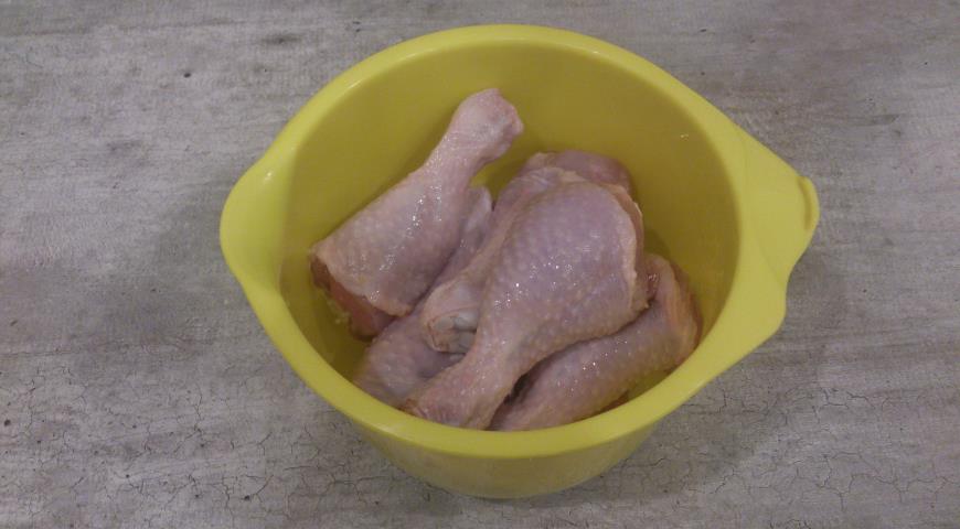 Подготовить куриные голени к приготовлению