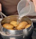 Фото приготовления рецепта: Пирог с картофелем и грибами, шаг №1