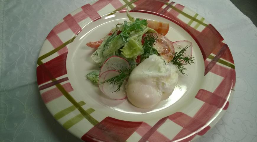 Готовим салат "Дачный" с яйцом-пашот