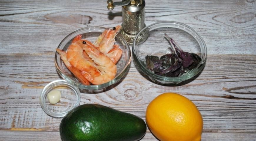 Фото приготовления рецепта: Салат из авокадо с креветками, шаг №1