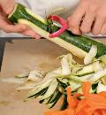 Фото приготовления рецепта: Феттучине с овощами от Софи Лорен, шаг №1