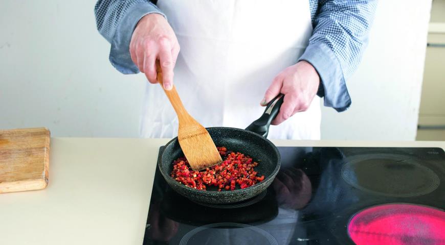 Фото приготовления рецепта: Фрикадельки с огуречным салатом, шаг №1