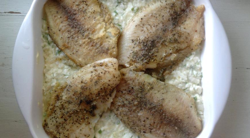 Фото приготовления рецепта: Рыба с овощами и сыром, шаг №10