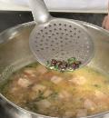 Фото приготовления рецепта: Классический гороховый суп, шаг №6
