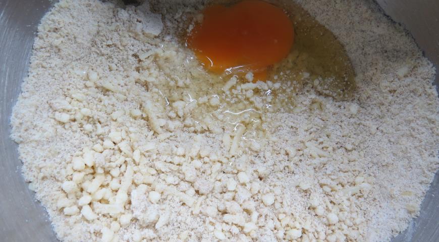 Фото приготовления рецепта: Сырный пирог с креветками, шаг №1