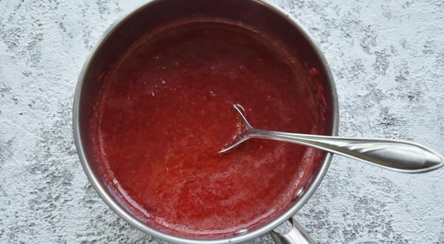Фото приготовления рецепта: Домашний ягодный мармелад, шаг №2