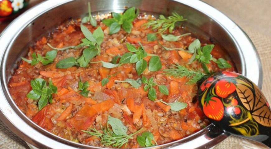 Фото приготовления рецепта: Овощное соте с добавлением гречки , шаг №12