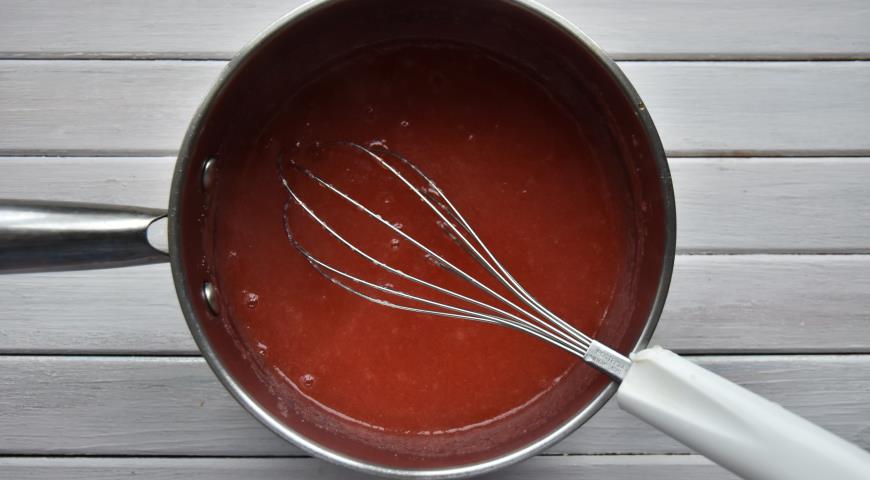 Фото приготовления рецепта: Постный ягодный торт- суфле, шаг №7