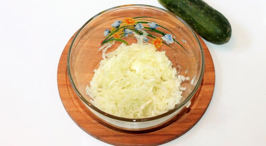 Фото приготовления рецепта: Рис с острым овощным соусом, шаг №2