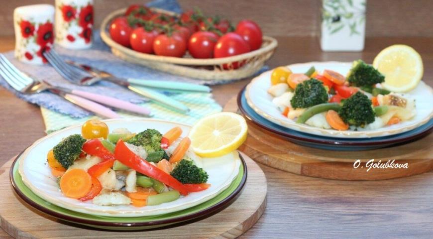 Фото приготовления рецепта: Рыба с овощами, приготовленная на пару, шаг №12