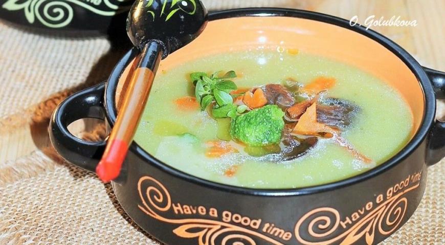 Фото приготовления рецепта: Овощной суп-пюре с грибной начинкой , шаг №9