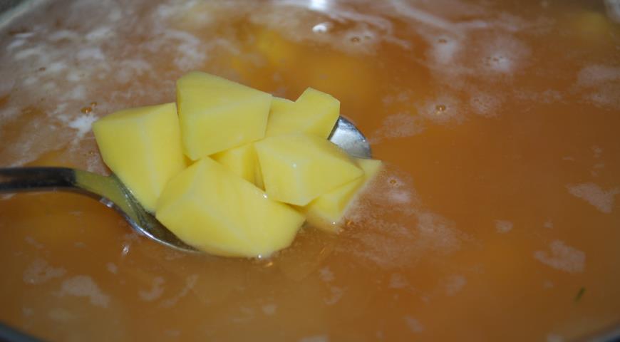 Фото приготовления рецепта: Постный гороховый суп-пюре, шаг №3