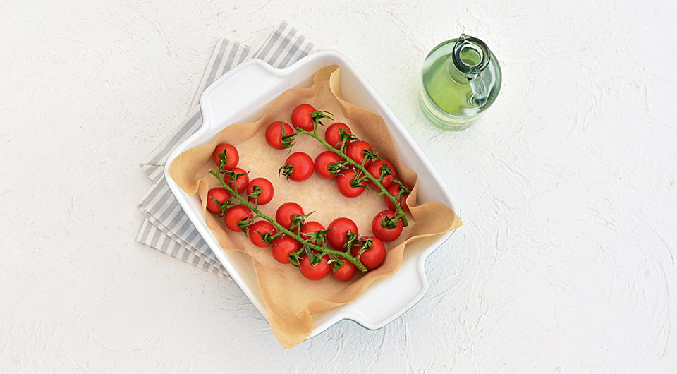 Фото приготовления рецепта: Тарт с печеными помидорами и творожной начинкой, шаг №2