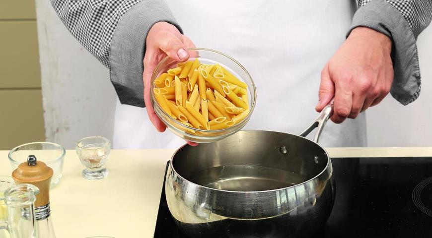 Фото приготовления рецепта: Мac’n’cheese, макароны с сыром, шаг №4