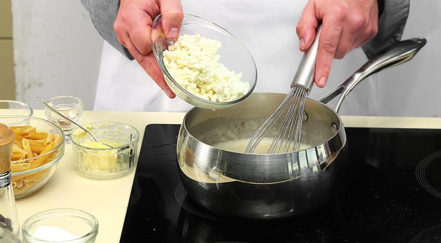 Фото приготовления рецепта: Мac’n’cheese, макароны с сыром, шаг №3